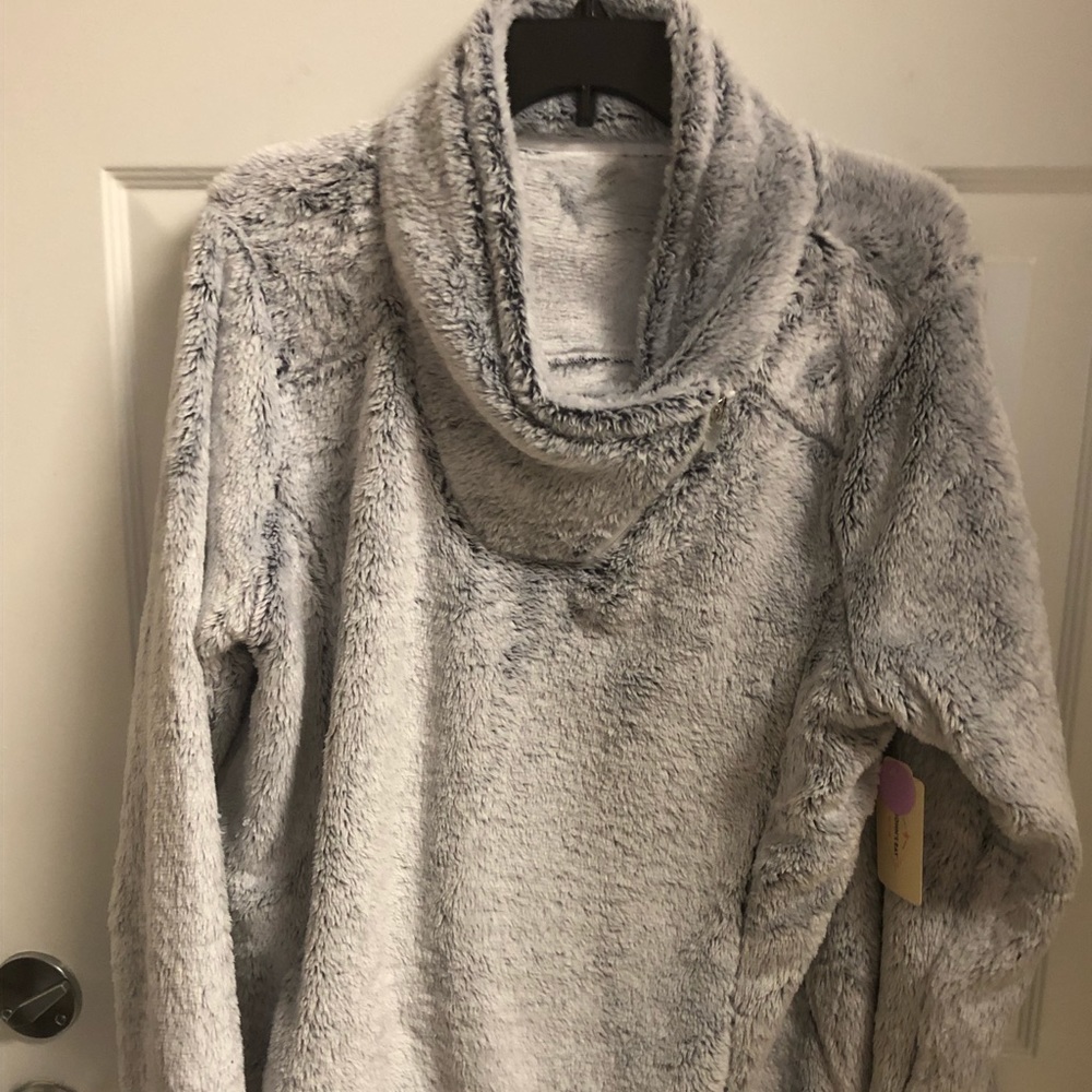 St John’s Bay Grey Faux Fur Pullover XL